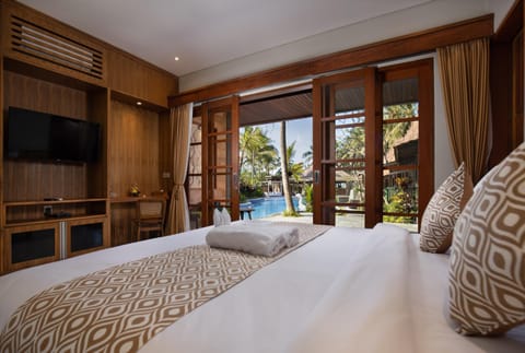 Bed, Bedroom, Pool view