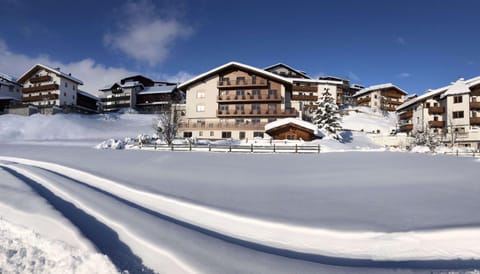 Property building, Day, Neighbourhood, Winter