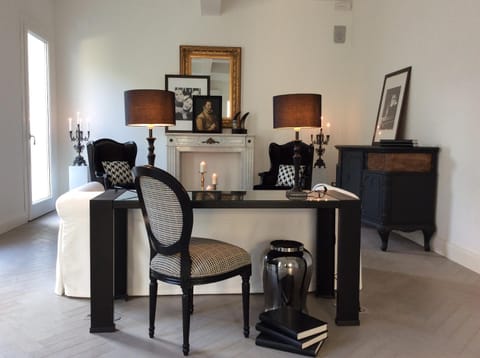 Communal lounge/ TV room