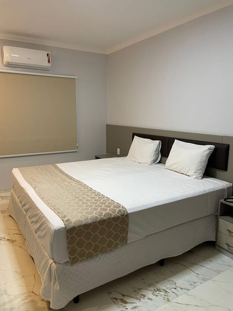 Bed, Photo of the whole room, Bedroom, air conditioner