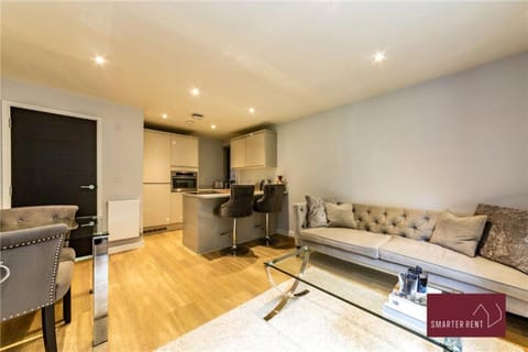 Wooburn Green - Modern One Bedroom Apartment Condo in Wycombe District