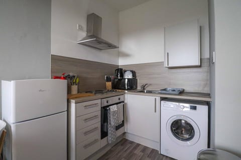 Kitchen or kitchenette, washing machine