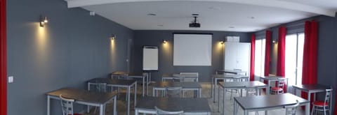 Meeting/conference room, Area and facilities