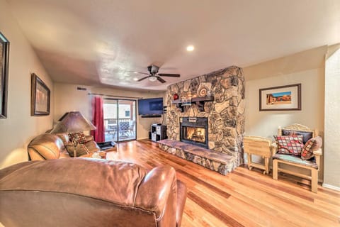 Ruidoso Condo with Private Hot Tub about 1 Mi to Dtwn! Apartment in Ruidoso