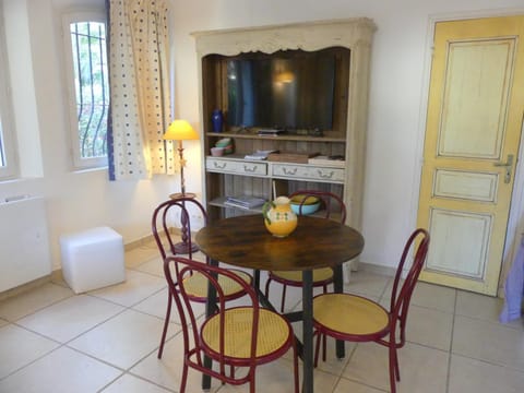 Rez de jardin au calme et proche mer Apartment in Mandelieu-La Napoule