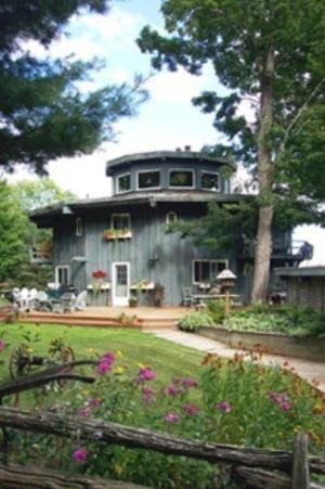 Stouffermill Bed & Breakfast Bed and Breakfast in Algonquin Highlands