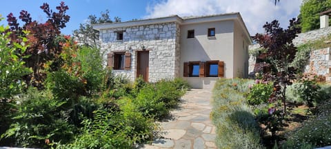 Property building, Facade/entrance, Garden