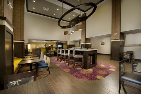 Hampton Inn & Suites - Buffalo Airport Hotel in Cheektowaga