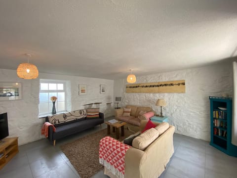 Bodriggy Barn Holiday Cottage near St Ives House in Hayle