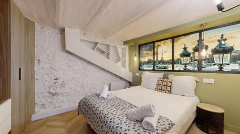 Bed, Bedroom, towels