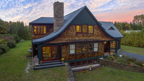 The Gatehouse on Golden Hill Casa in Lee