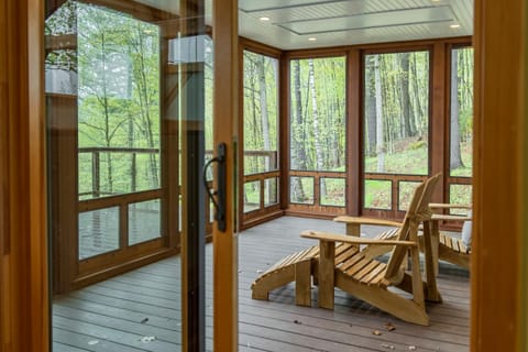 Private Home Overlooking Stevens Lake Haus in Great Barrington