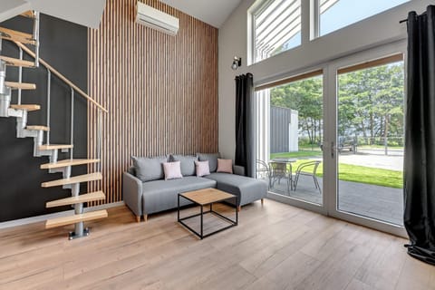 Balcony/Terrace, Living room, Seating area, Landmark view