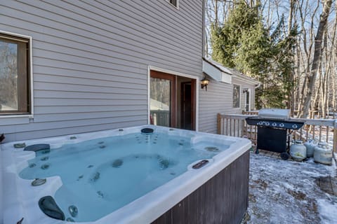 6 Mi to Jack Frost Poconos Home with Hot Tub! House in Kidder Township