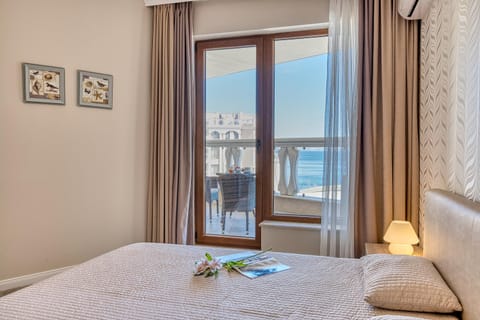 Bed, Sea view