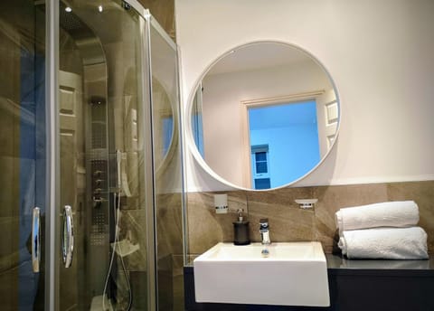 Relaxing En-suite Double Room Vacation rental in Derby