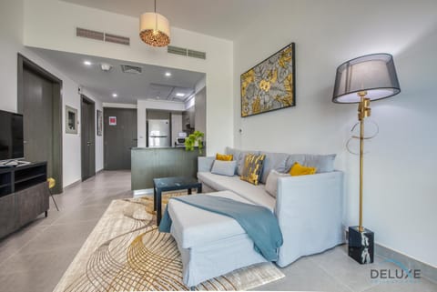 Facade/entrance, Kitchen or kitchenette, Living room