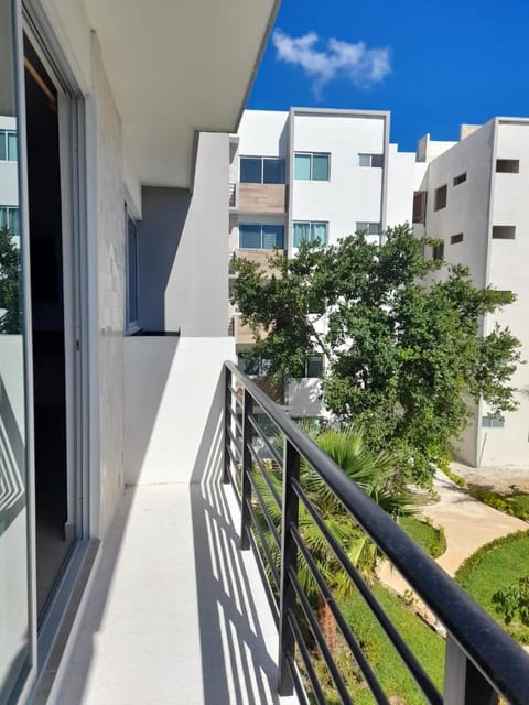 Balcony/Terrace, Garden view