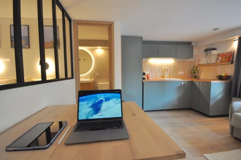 MONACO # MENTON - 4 PERSONS - HYPERCENTER - BEACH AND SUN - PRIVATE PARKING - CLIM - FULL RENOVATED - FAST WIFi Apartment in Menton