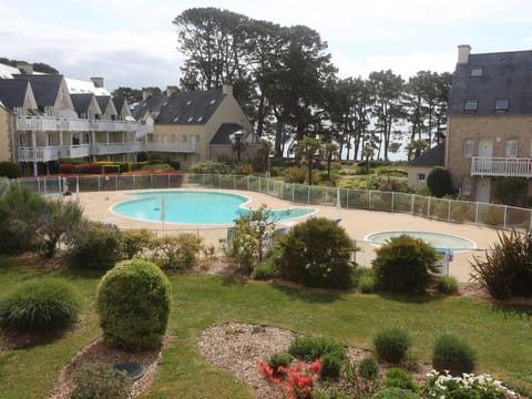 Fouesnant, Appartement avec piscine chauffée, plage à pied - FR-1-481-83 Apartment in Fouesnant