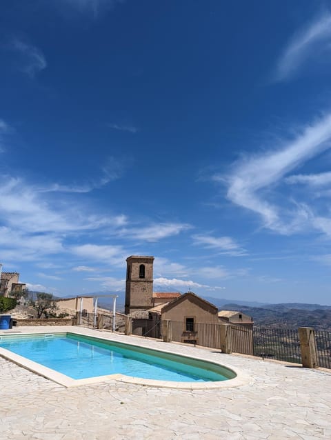 Day, Mountain view, Pool view, Swimming pool