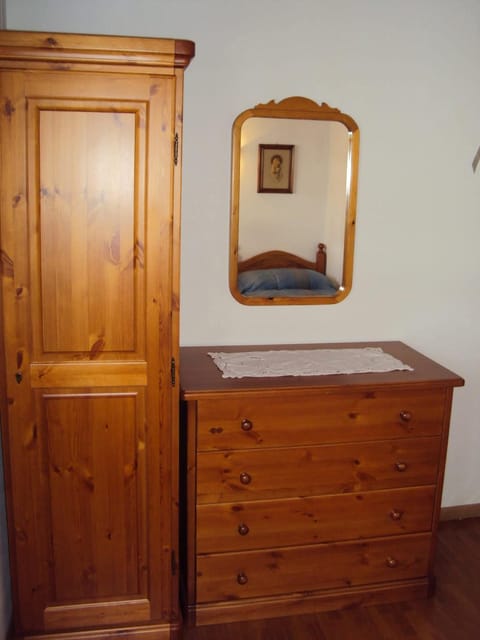 Bedroom, wardrobe