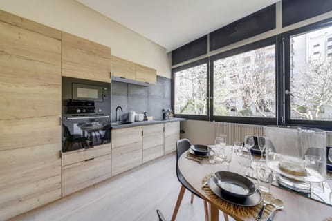 Kitchen or kitchenette, Dining area, stove