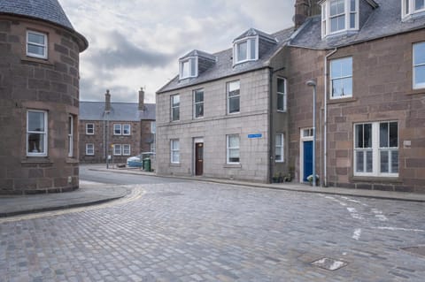 Stonehaven ground floor home with a spectacular harbour view. House in Stonehaven