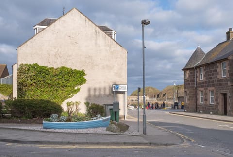 Stonehaven ground floor home with a spectacular harbour view. Maison in Stonehaven
