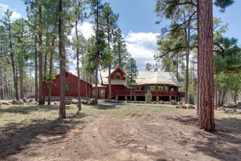 Redwood Cabin and Casita 2 Acres, Fire Pit, Hot Tub Haus in Pinetop-Lakeside