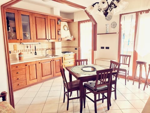 Kitchen or kitchenette, Dining area, Lunch