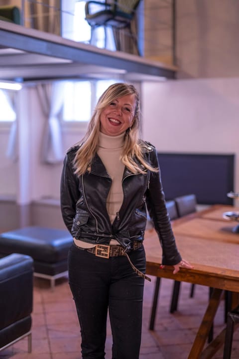 People, Living room, Seating area, group of guests