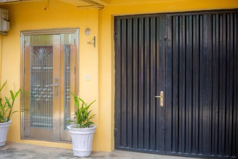 Home Away from Home in Gowon Estate, Ipaja Casa in Lagos