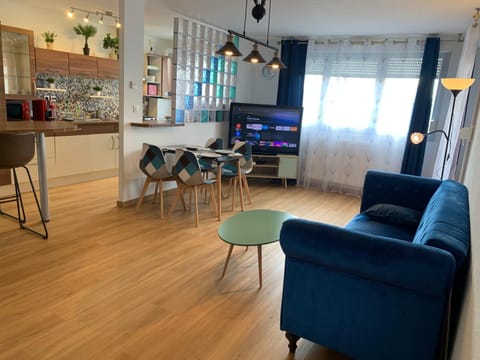 Communal lounge/ TV room, Living room