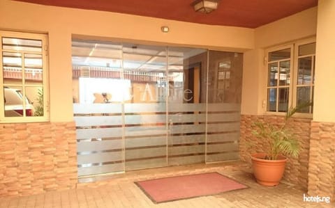 Room in Lodge - Allure Suites-surulere Bed and Breakfast in Lagos