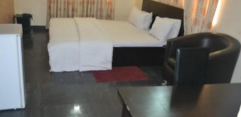 Room in Lodge - Blueseasons Hotel Suites Bed and Breakfast in Lagos