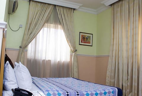 Room in Lodge - Bristlecone Suites and Apartments Bed and Breakfast in Abuja