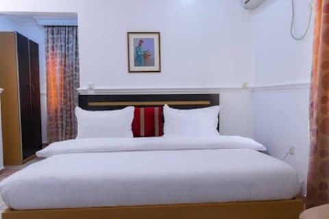 Room in Lodge - Bristlecone Suites and Apartments Bed and Breakfast in Abuja