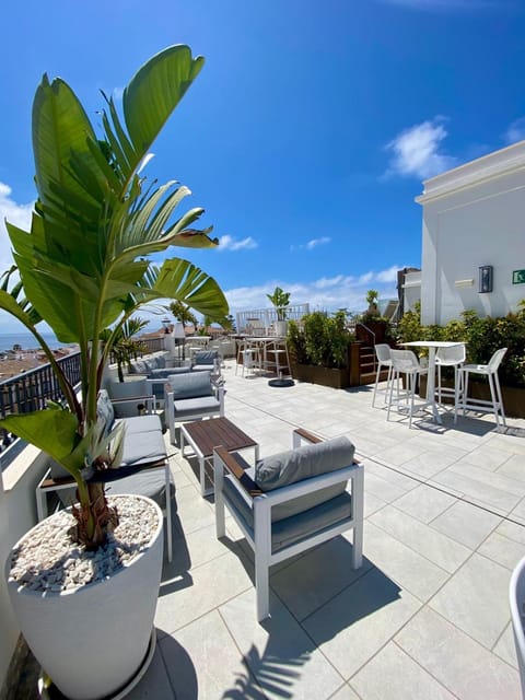 View (from property/room), Balcony/Terrace, Seating area, sunbed