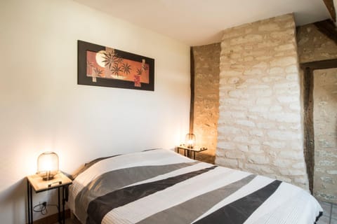 Maison de ville NLR - 6 lits simples - BBQ - Proche Gare - grand Parking Vacation rental in Nogent-le-Rotrou