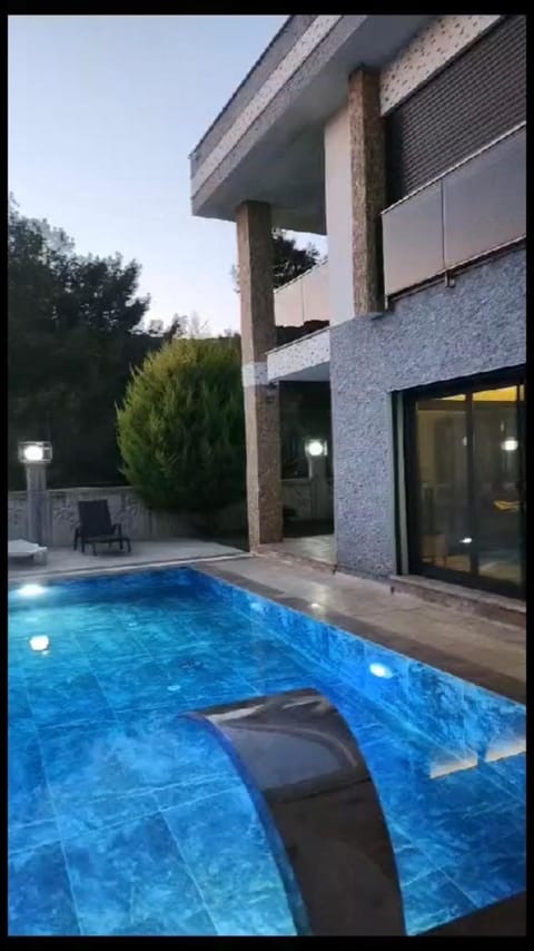 magnifique villa avec piscine prive kusadasi Chalet in Aydın Province