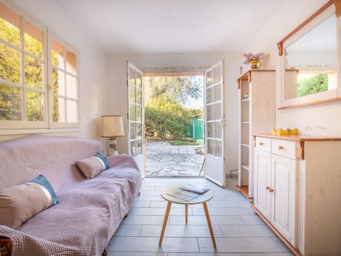 Holiday Home Les Troenes by Interhome House in Fréjus