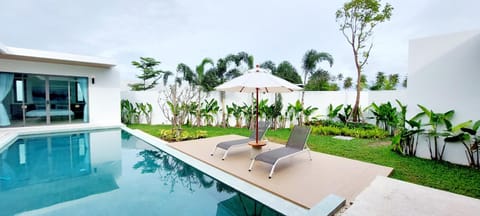 Garden, Garden view, Pool view, Swimming pool, sunbed