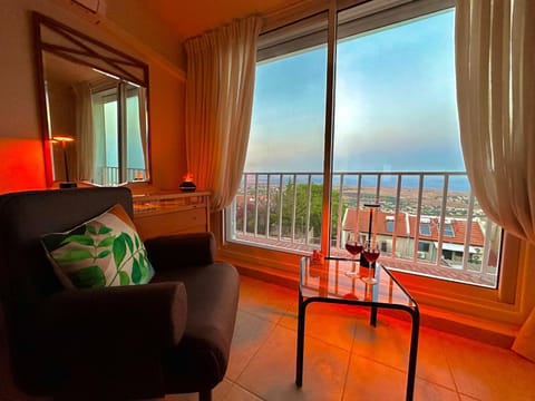 Natural landscape, View (from property/room), Living room, Sea view