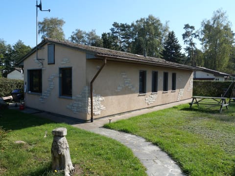 Property building, Facade/entrance, Garden