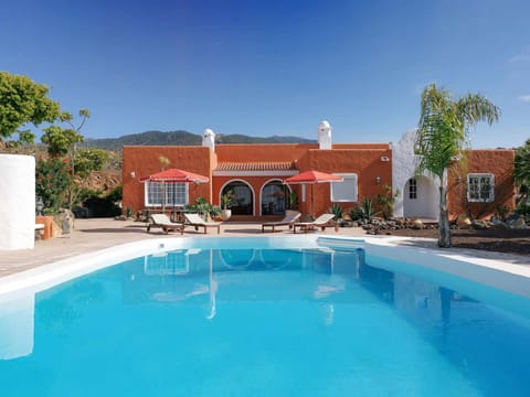 Property building, Garden, Solarium, Table tennis, Swimming pool, sunbed