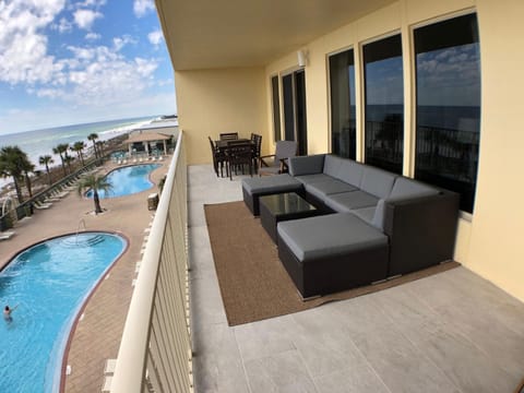 Astonishing Beacfront Condo with 360 sqft Balcony Facing the Ocean - Unit 0302 Condo in Upper Grand Lagoon