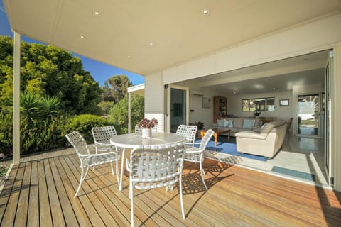 Patio, Living room