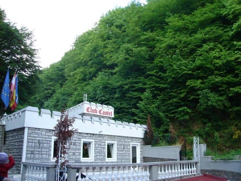 Pensiunea Club Castel Resita Bed and Breakfast in Timiș County