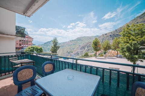 Balcony/Terrace, Mountain view